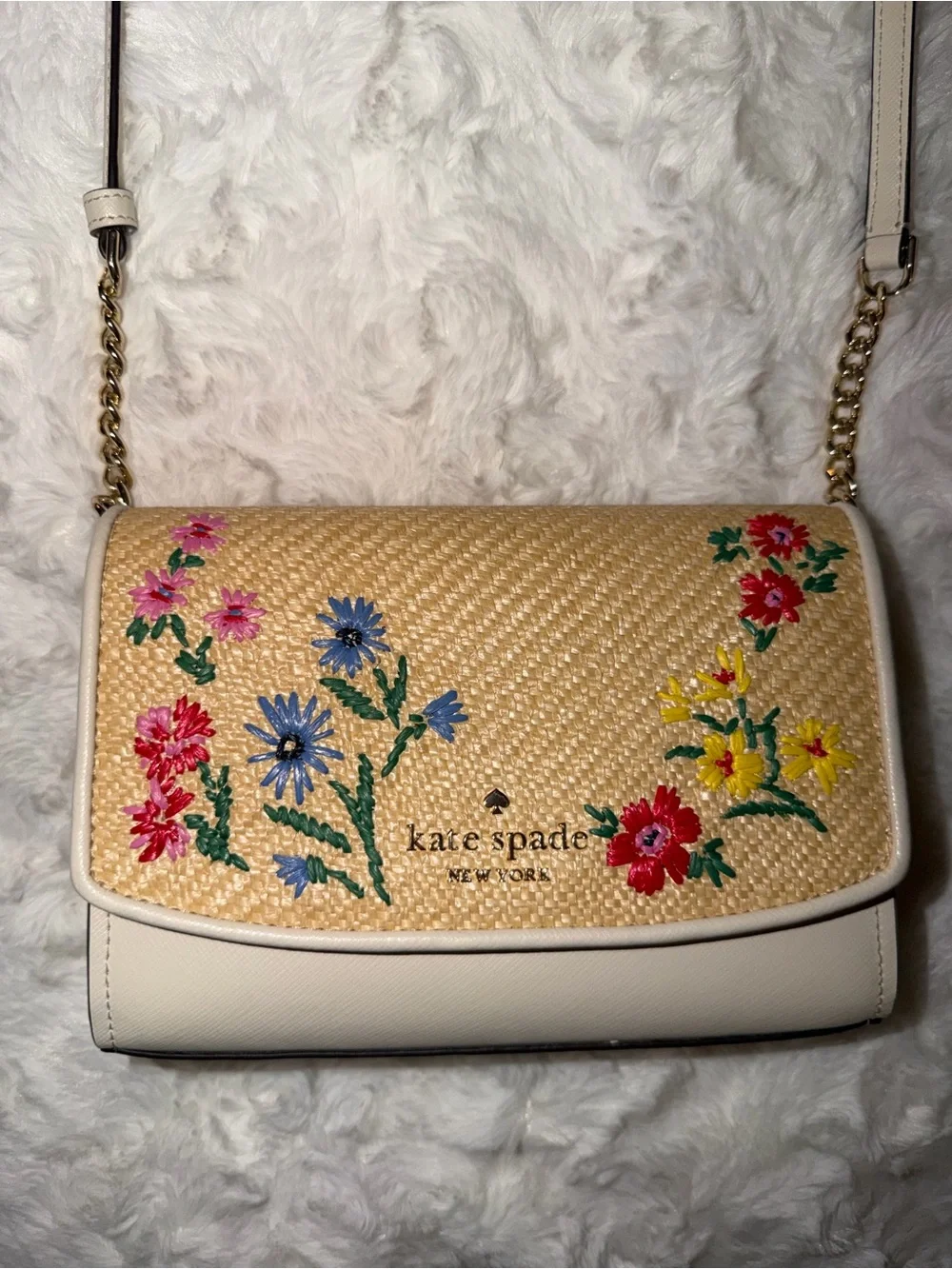 Kate Spade New York Staci Floral Straw Small Flap Crossbody in Garden Bouquet